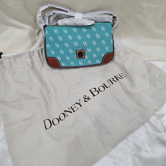 Giftaway Box! Every box will have ALL this listed! Entry for Kate or Dooney! - Picture 9 of 16